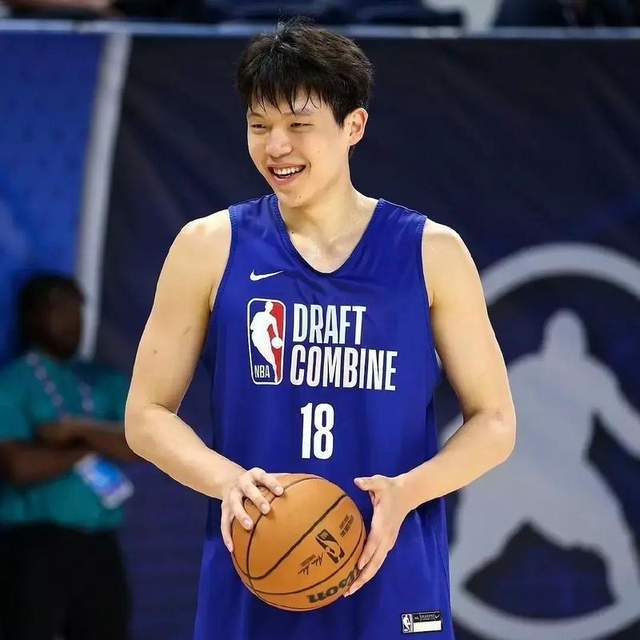 中国版约基奇？杨瀚森双线奔波，NBA生存战打响