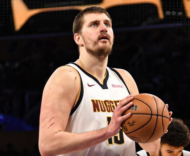 约基奇15+17+12造NBA神迹,穆雷10记三分,掘金7连胜宣战马刺